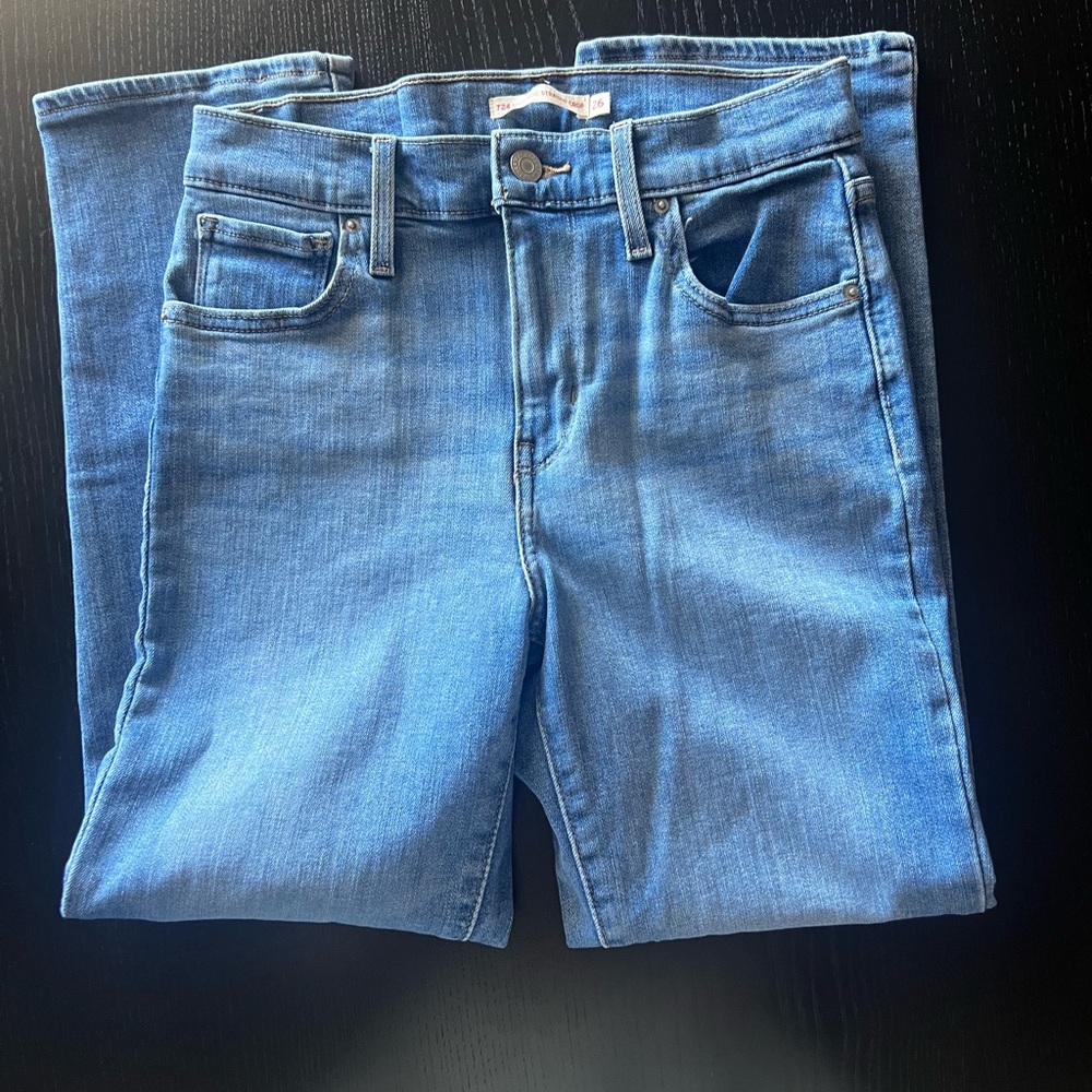 Levi's High Rise Blue Jeans with Straight Leg - Picture 3 of 4